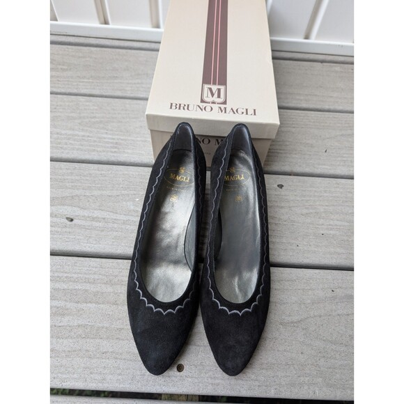 Bruno Magli Lisbon Black Suede Kitten Heel Pumps Size 9B Made in Italy w/ Box - Picture 5 of 5